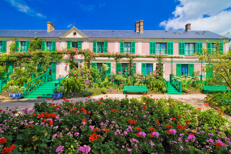 Von Paris aus: Geführter Tagesausflug nach Giverny und Schloss Versailles