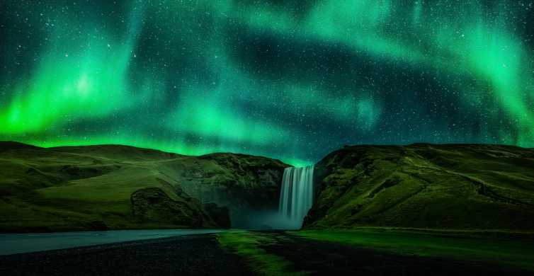 Lights　and　From　Reykjavik:　Golden　Circle　Northern　Tour　GetYourGuide