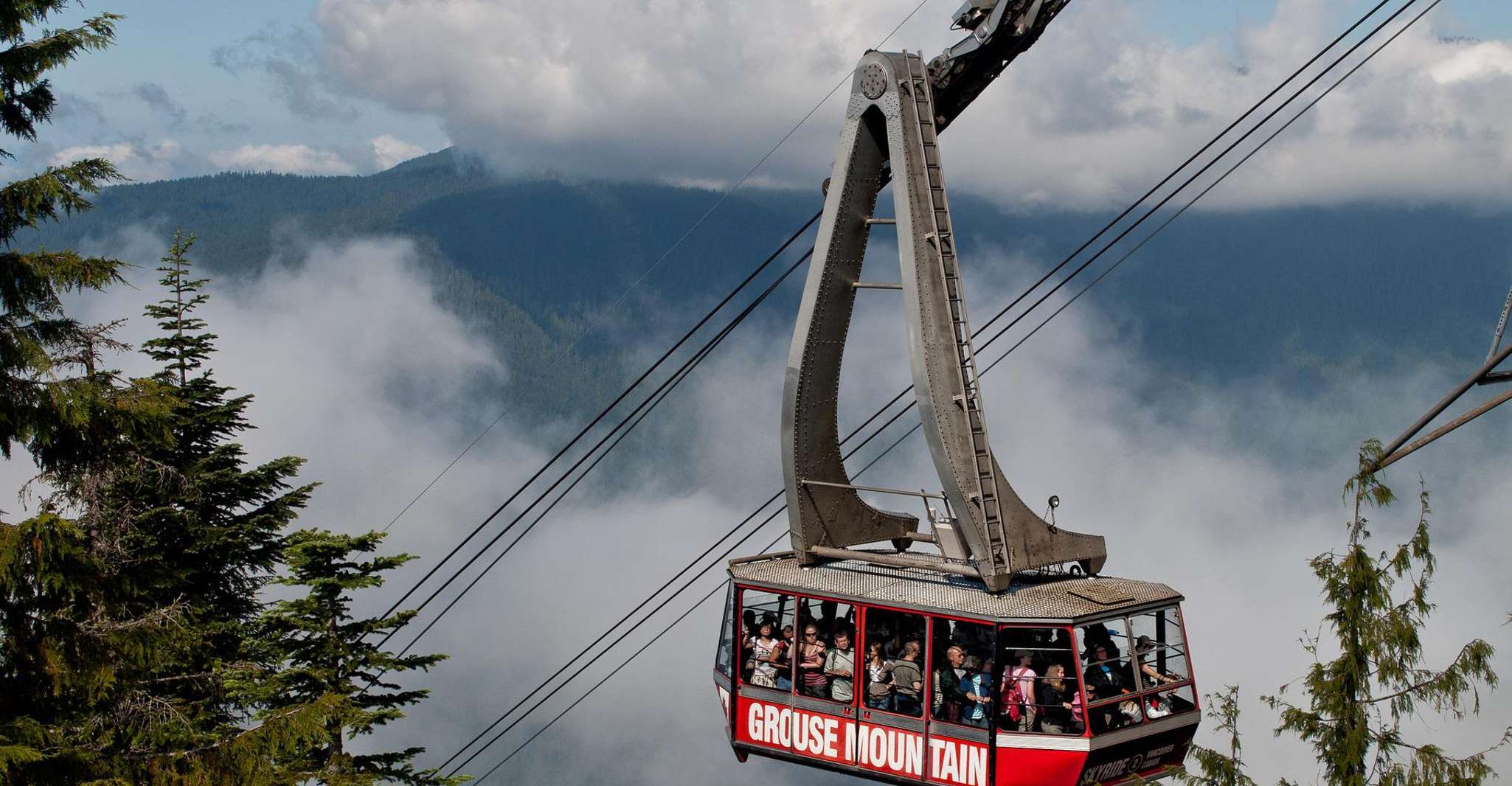 Small group tour of Capilano Bridge & Grouse Mountain - Hizvo