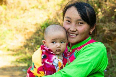 Desde Hanoi: caminata de 2 días a pueblos en Sapa con alojamiento familiar