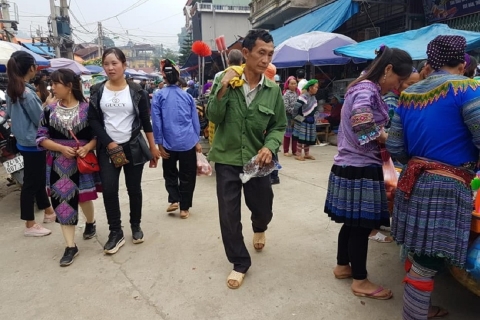 Van Hanoi: 2-daagse trekking naar dorpen in Sapa met gastgezin