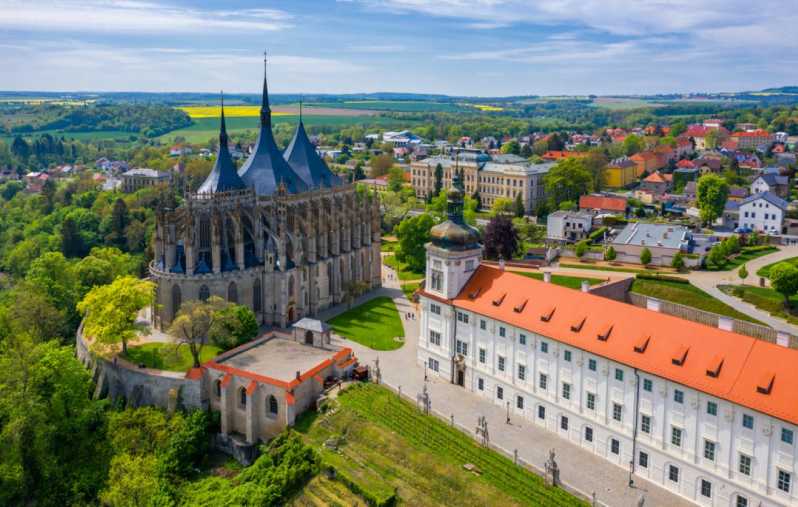 Desde Praga: Media Jornada a Kutná Hora e Iglesia de los Huesos con  Almuerzo | GetYourGuide