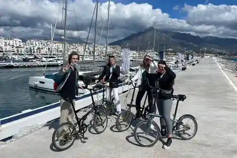 Marbella: Guided Bike Tour with Tapas Tasting and Drinks
