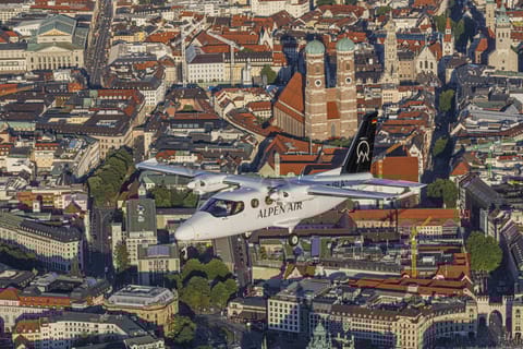 München: Rundflug München, Seen, Schlösser, Alpen abAugsburg