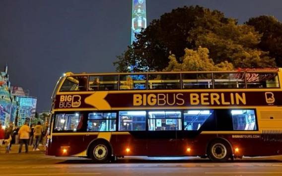 Berlin: Light Festival Nachttour im offenen Doppeldeckerbus