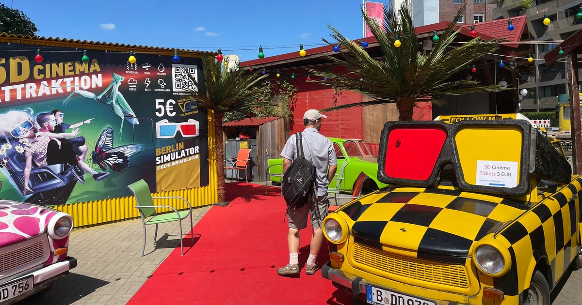 Berlin 5DKino, Flug und RennsimulatorAbenteuer GetYourGuide