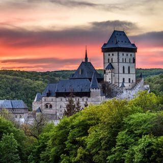 Praga: Excursão ao Castelo de Karlstejn e Fábrica de Vidro com Almoço