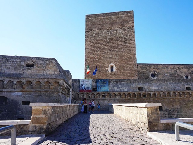 Visit Bari Norman-Swabian Castle Guided Tour in Bari