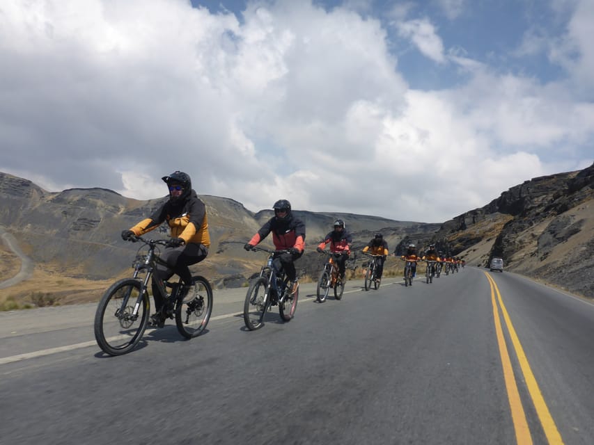 ラパスより,世界一危険な道路自転車ツアー. - Hizvo