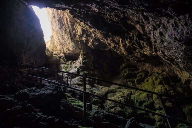 Från Chania: Dagstur till Zeus grotta och bergiga östra KretaPremiumfordon med 3 säten