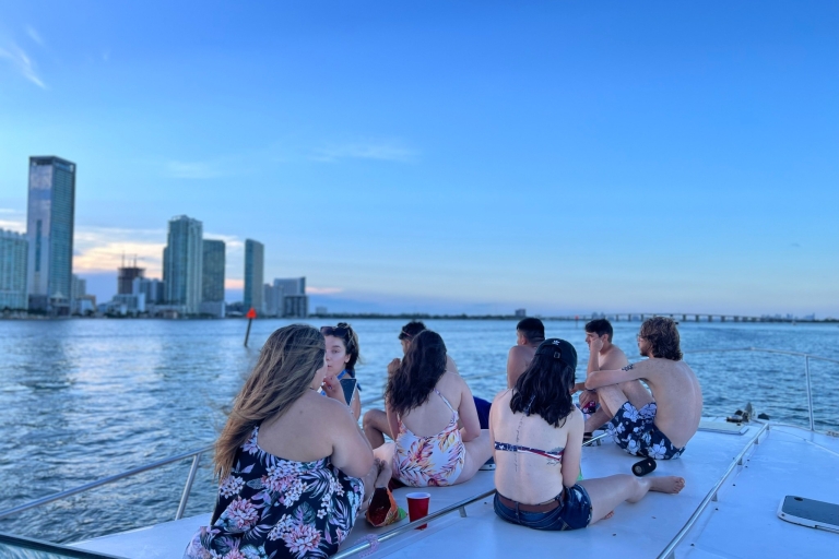 Miami : Croisière privée en yacht de luxe avec bouteille de champagne