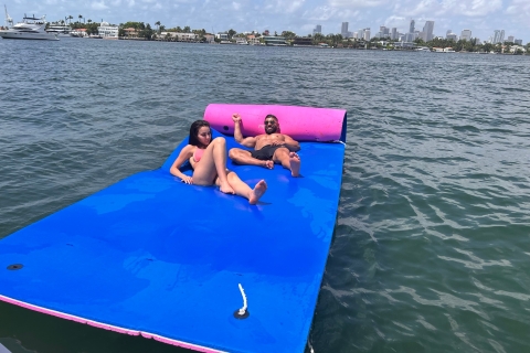 Miami: Crucero privado en yate de lujo con botella de champán