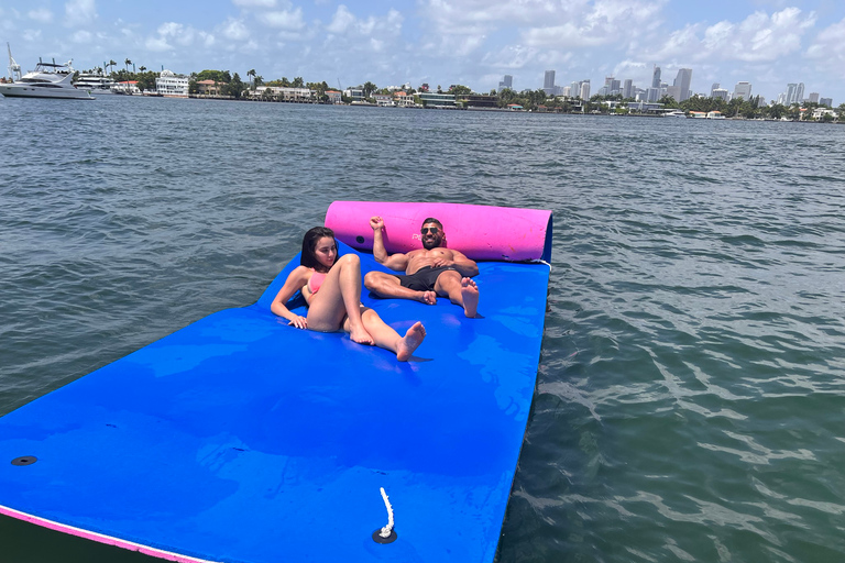 Miami : Croisière privée en yacht de luxe avec bouteille de champagne