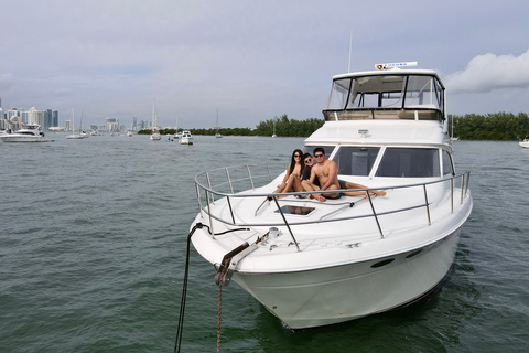 Miami: privé luxe jachtcruise met champagnefles