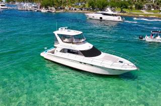Miami: Private 52-Fuß-Luxusyacht mit Kapitän mieten
