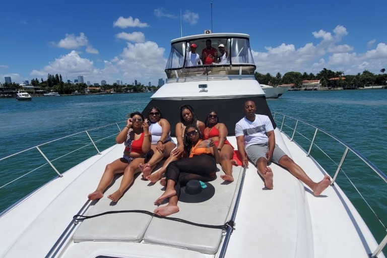 Miami: Private Luxusyacht-Kreuzfahrt mit Champagnerflasche