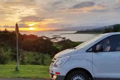 La Fortuna: Privat transfer till Manuel Antonio & krokodiler