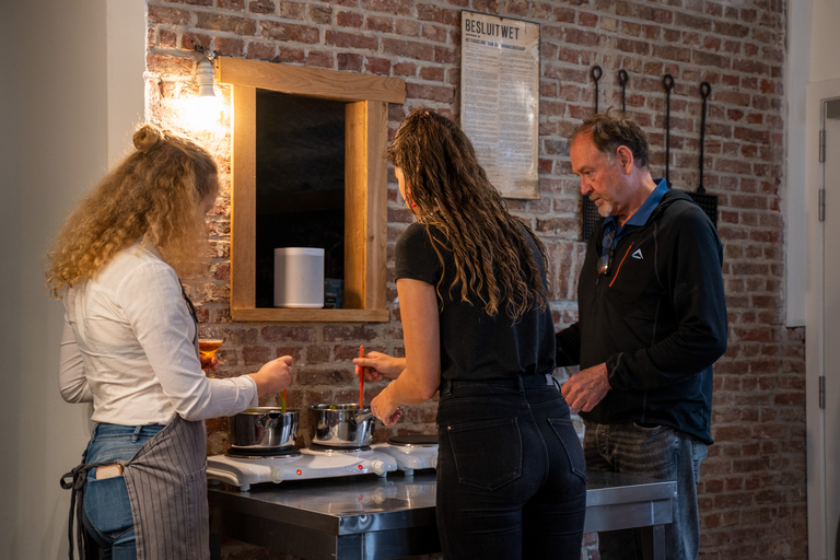 Brugge: Workshop Belgische wafels maken met bierproeverijIn het centrum van Brugge