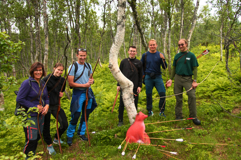 Experimenta la naturaleza noruega: haz senderismo con REAL ARCHERYTromsø: experiencia de caza con arco con instructor y bebida caliente