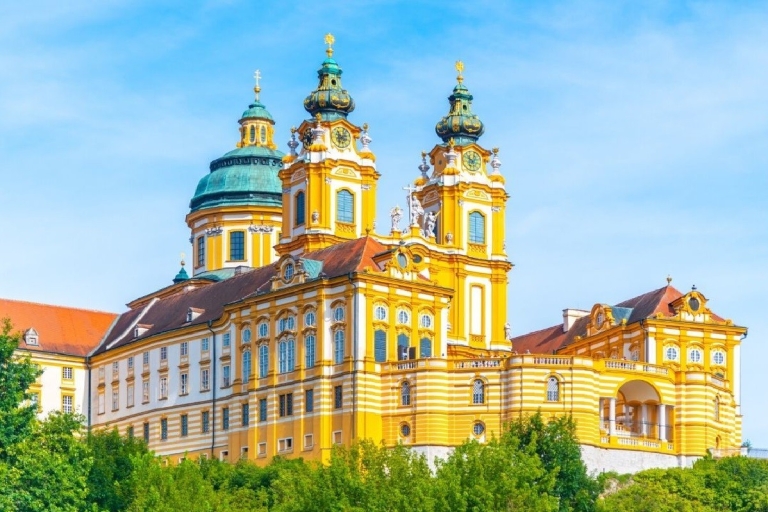From Vienna: Guided Day Tour of Salzburg, Hallstatt and Melk