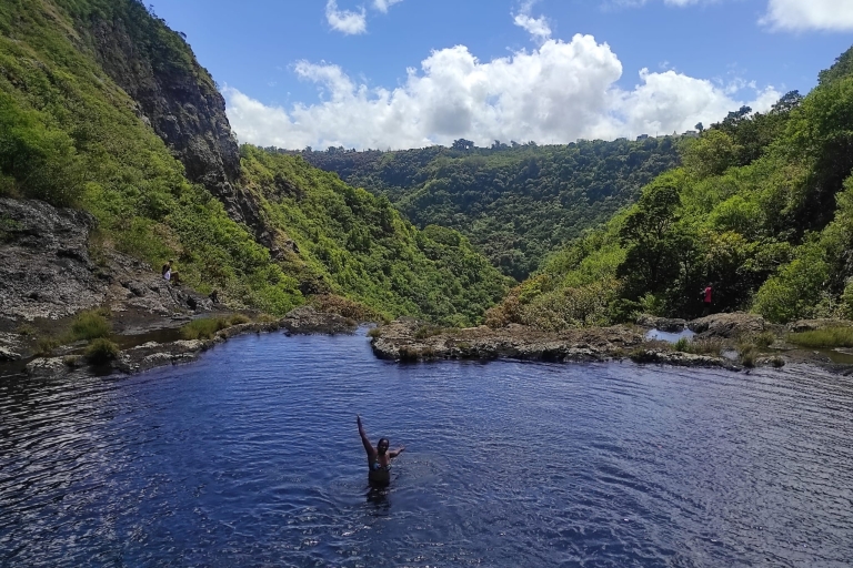 Z Quatre Cocos: całodniowa wycieczka piesza do wodospadu Tamarind