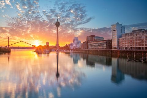 Düsseldorf: Highlights Scavenger Hunt and Walking Tour