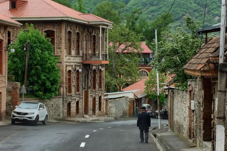 Au départ de Bakou : excursion privée de deux jours à Sheki avec nuitée.