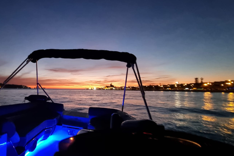 Lisboa: Passeio de Barco com ChampanheCruzeiro compartilhado com champanhe