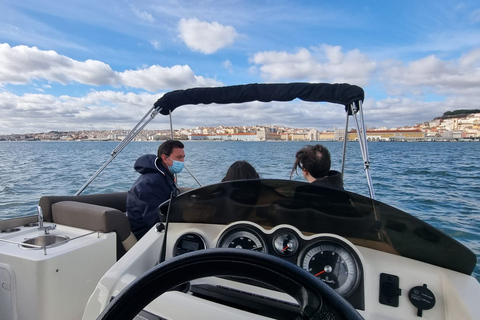 Lisboa: Passeio de Barco com ChampanheCruzeiro compartilhado com champanhe