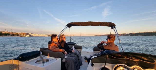 Lisbon: Boat Tour with Champagne