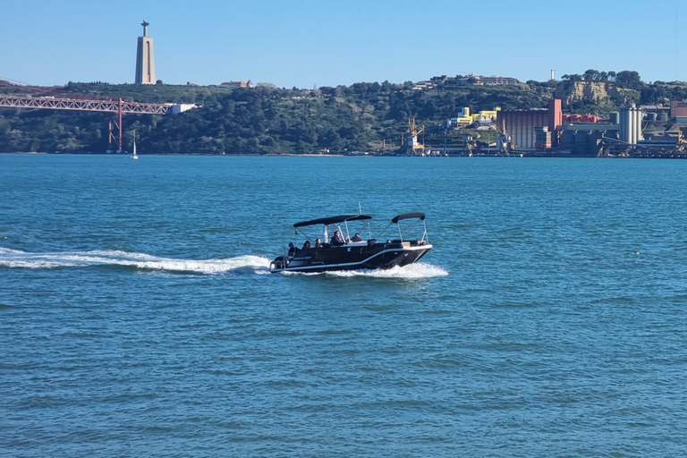 Lisboa: Passeio de Barco com ChampanheCruzeiro compartilhado com champanhe