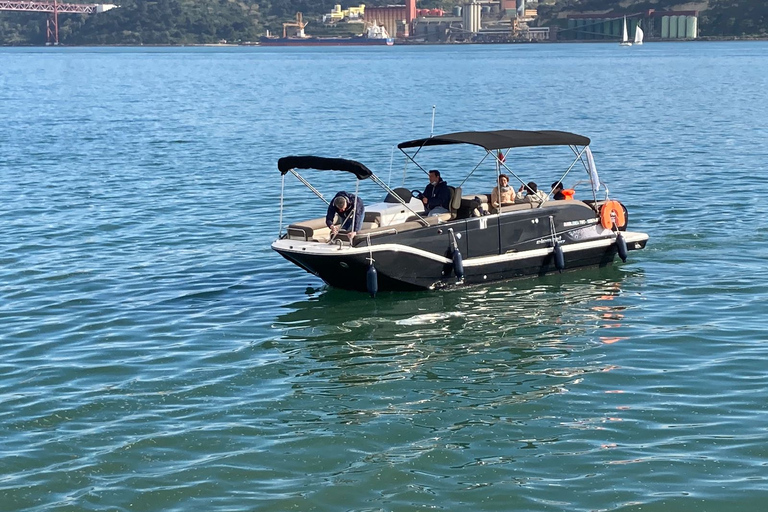 Lisboa: Passeio de Barco com ChampanheCruzeiro compartilhado com champanhe