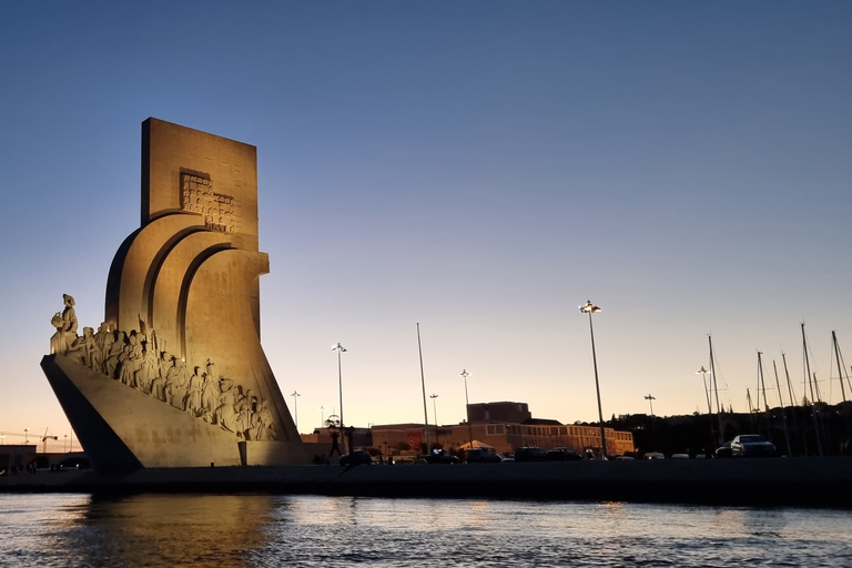 Lisboa: Passeio de Barco com ChampanheCruzeiro compartilhado com champanhe