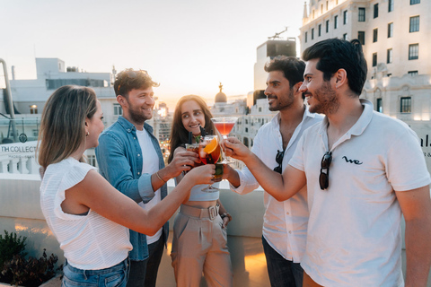 Madrid: Ruta Local de Tapas y Vino con Copas y VistasTapas de mercado: tour culinario con bebida en una azotea