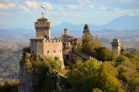 Desde Bolonia: tour privado de un día por San Marino con almuerzo