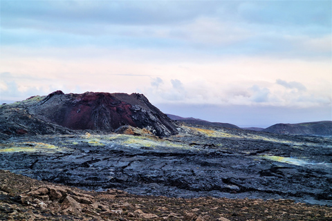 Reikiavik: caminata por el sitio de la erupción del volcán y recorrido geotérmicoTour con recogida en ubicaciones seleccionadas