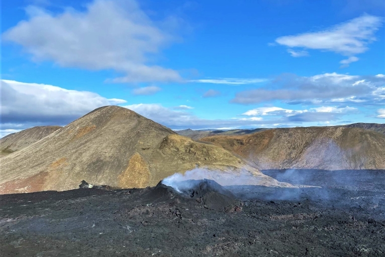 Reykjavík: Wędrówka po erupcji wulkanu i wycieczka geotermalnaWycieczka z odbiorem z wybranych lokalizacji