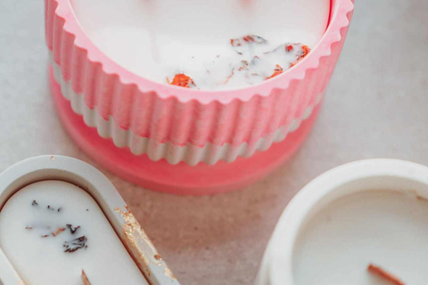 Leipzig: Scented Candle Workshop with Snacks and Drinks