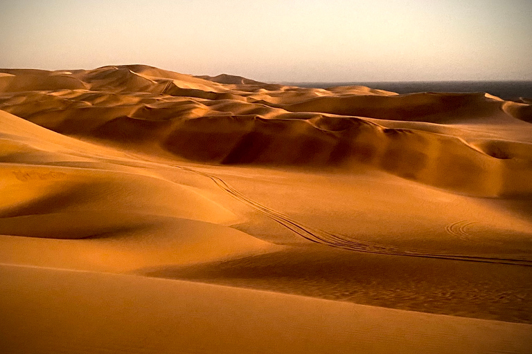 Walvis Bay: Sandwich Harbour Sunset Photography Tour