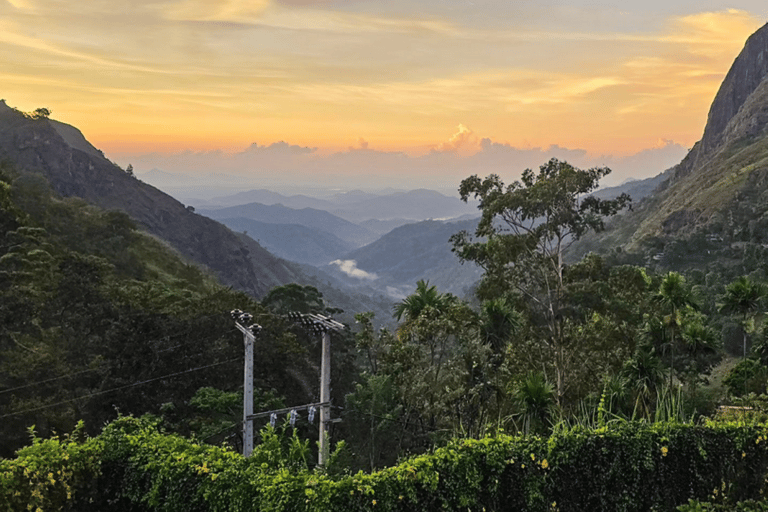 Från Ella : Vandring i soluppgången till Little Adams Peak