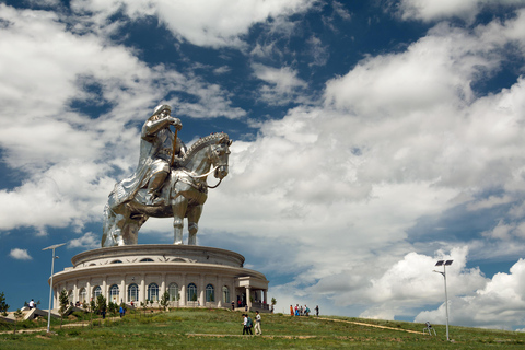 2-Day Chinggis Khaan Statue Tour with Camel Ride