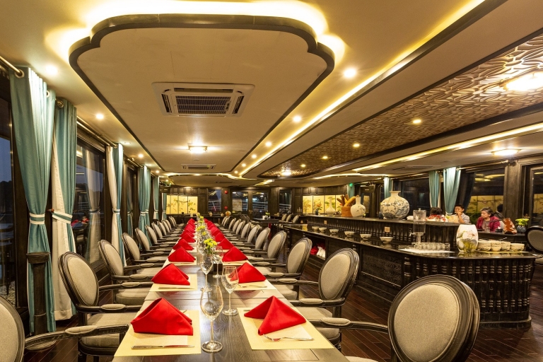 Van Hanoi: Ha Long Bay-cruise met overnachting met maaltijden en vervoerCruise met Balkonsuite