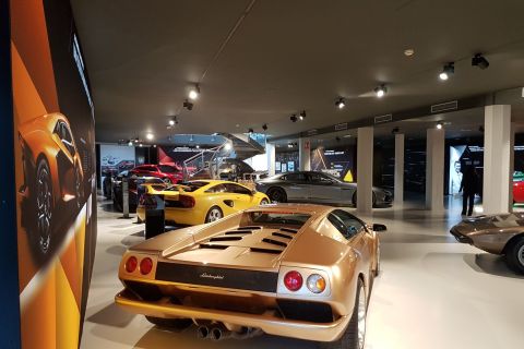 Da Bologna: tour privato di un giorno ai musei Lamborghini e Ferrari
