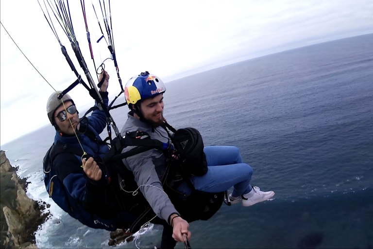 Van Lissabon: paragliding tandemvluchtParagliding tandemvlucht met hoteltransfer