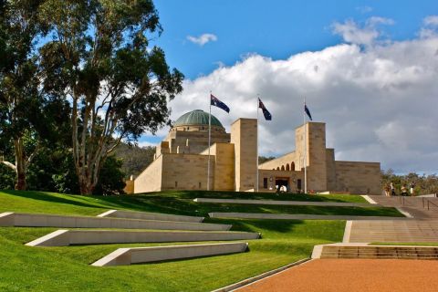 Canberra: City Highlights Day Tour with Entrance Fees
