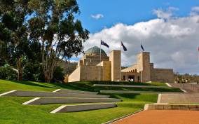 Canberra: City Highlights Day Tour with Entrance Fees