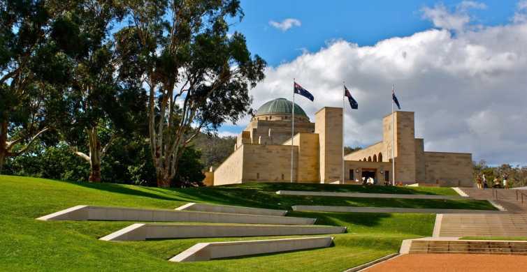 Canberra City Highlights Day Tour with Entrance Fees