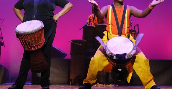 Kapstadt: Weinverkostung auf dem Weingut Silvermist & Drumstruck-Show