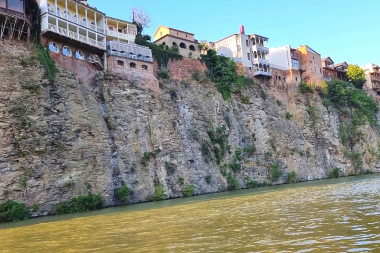 Tbilisi: Mtkvari River Sightseeing Tour with Welcome Drink