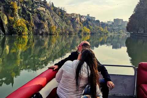 Tbilisi: River Sightseeing Boat Tour with Welcome Drink